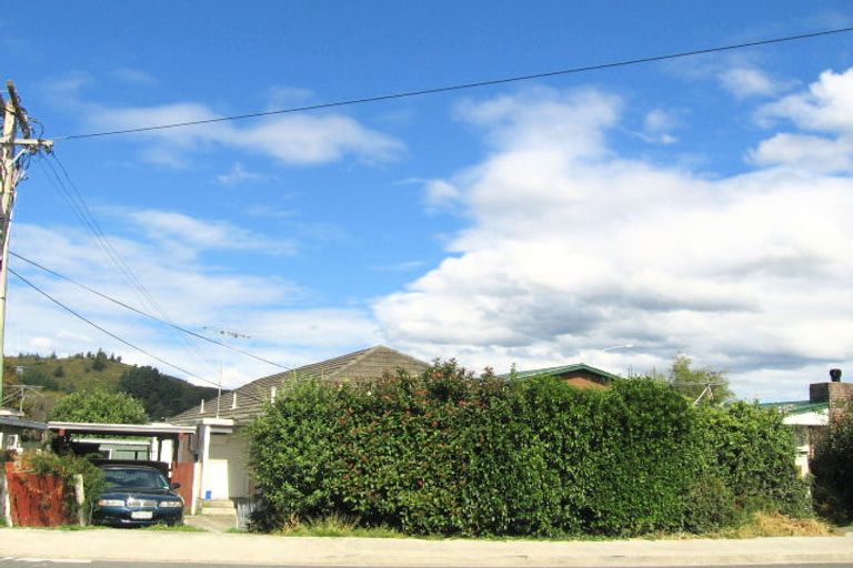 Photo of property in 4 Moeraki Road, Maoribank, Upper Hutt, 5018