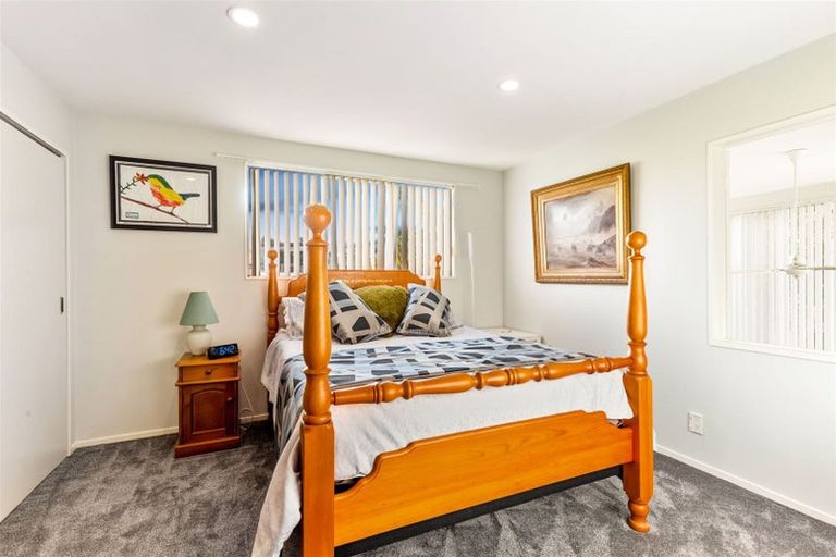 Photo of property in 6 Javelin Place, West Harbour, Auckland, 0618