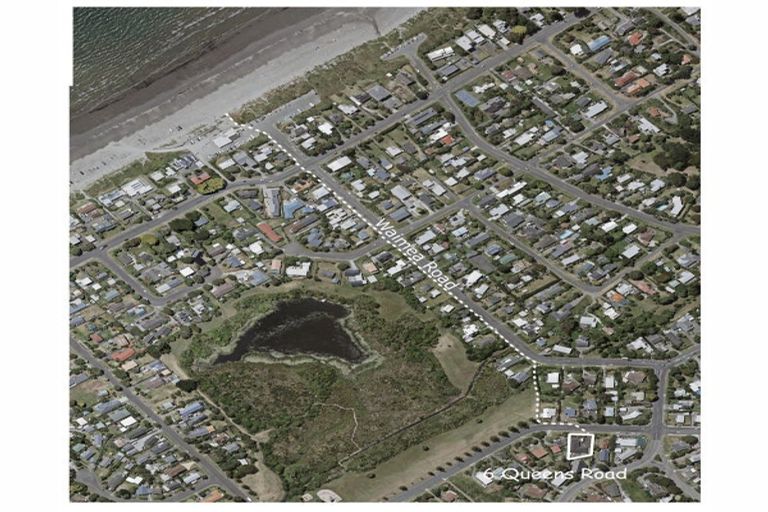 Photo of property in 6 Queens Road, Waikanae Beach, Waikanae, 5036