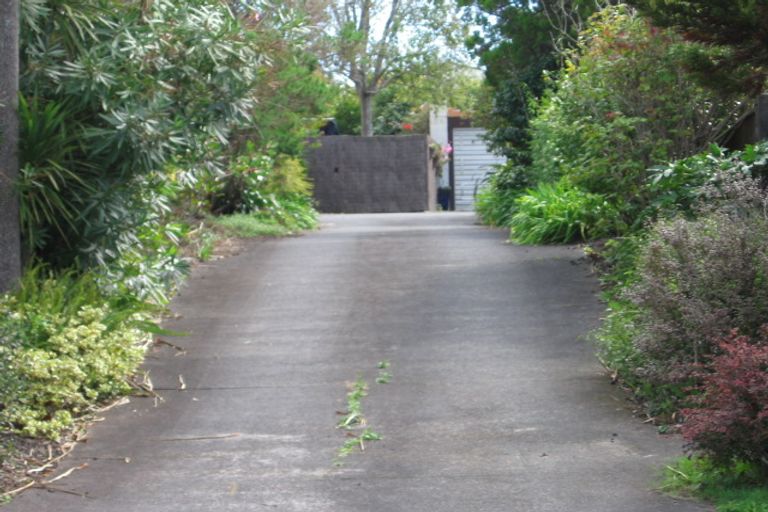 Photo of property in 2/82 Stanniland Street, Sunnyhills, Auckland, 2010