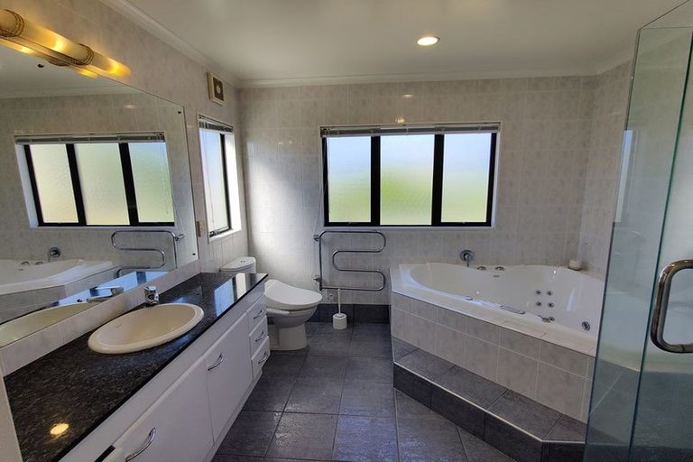 Photo of property in 8 Hattaway Avenue, Bucklands Beach, Auckland, 2012