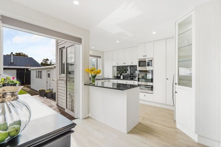 Photo of property in 11 Wellesley Road, Mangere Bridge, Auckland, 2022