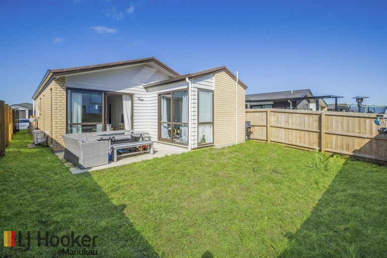 Photo of property in 15 Farmland Road, Papakura, 2110