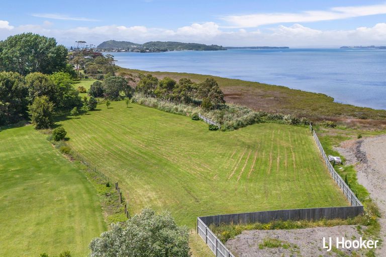 Photo of property in 61 Athenree Road, Athenree, 3177