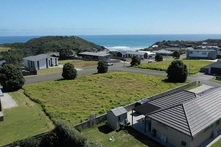 Photo of property in 2 Pipi Place, Baylys Beach, 0377