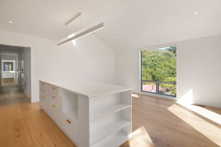 Photo of property in 129 Houghton Bay Road, Houghton Bay, Wellington, 6023