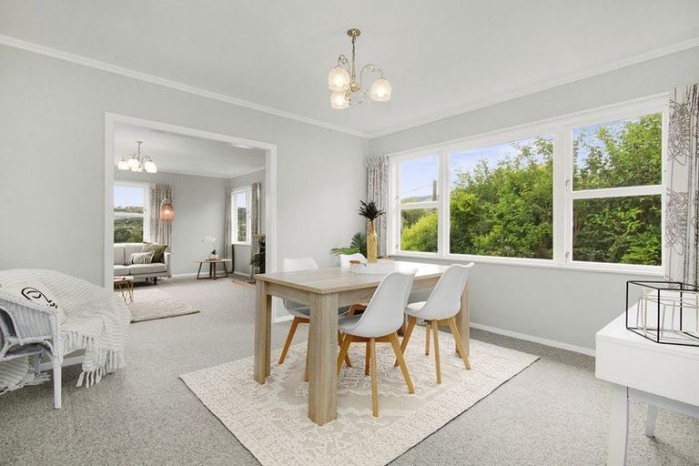 Photo of property in 114 Redwood Avenue, Tawa, Wellington, 5028
