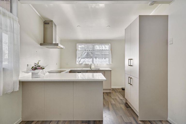 Photo of property in 328 Roscommon Road, Clendon Park, Auckland, 2103