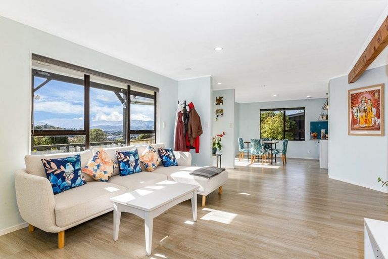 Photo of property in 14 Longitude Place, Whitby, Porirua, 5024