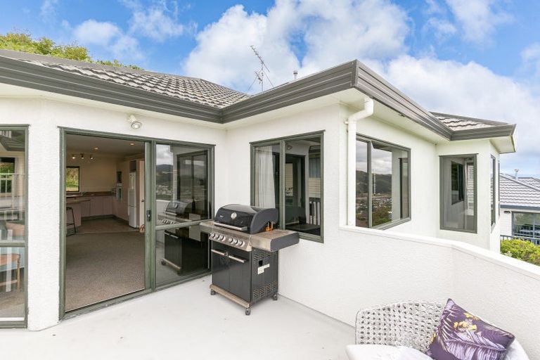 Photo of property in 13 Chastudon Place, Tawa, Wellington, 5028