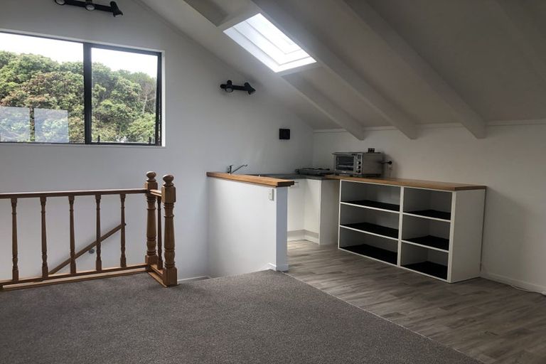 Photo of property in 18 Ngatira Road, Muriwai, Waimauku, 0881