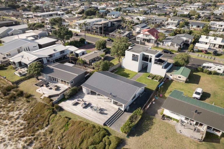 Photo of property in 31 Karewa Parade, Papamoa Beach, Papamoa, 3118