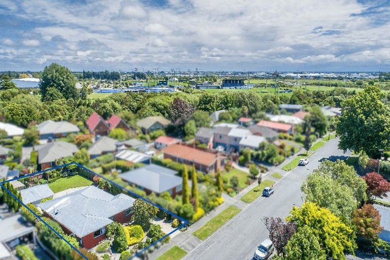 Photo of property in 138 Warren Crescent, Hillmorton, Christchurch, 8025