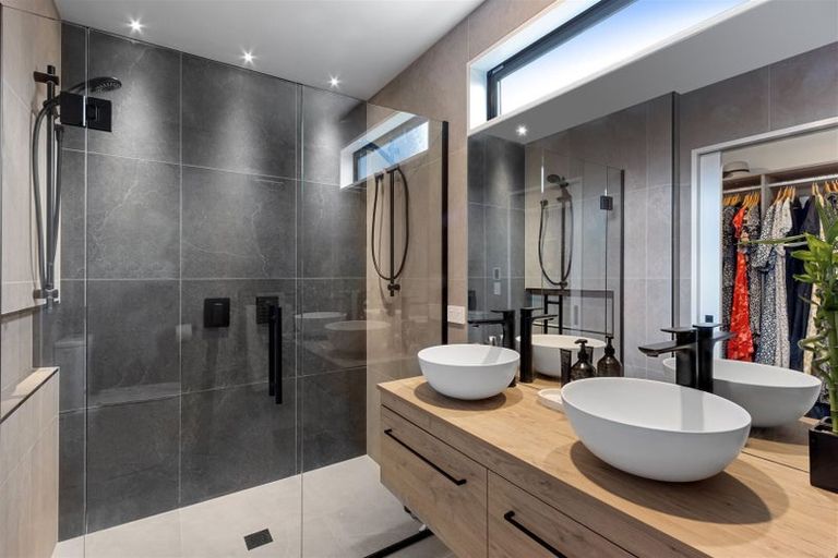 Photo of property in 215 Cavendish Road, Casebrook, Christchurch, 8051