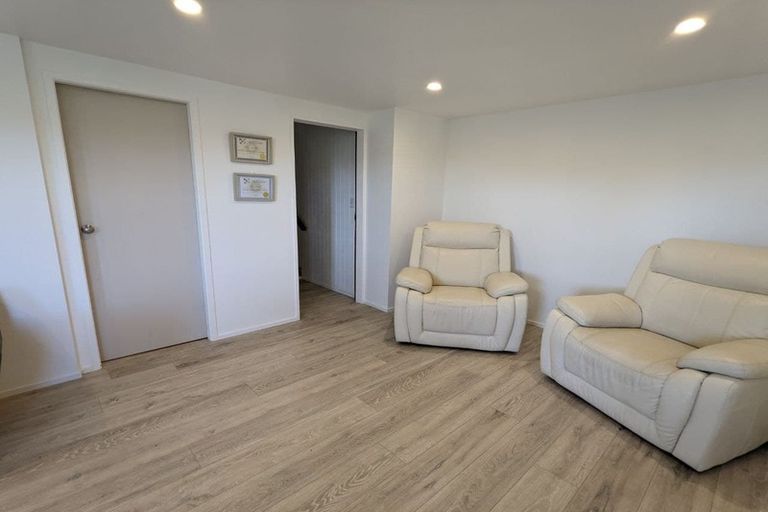 Photo of property in 24 Dominica Crescent, Grenada Village, Wellington, 6037