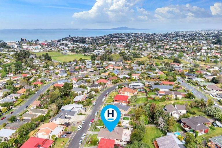 Photo of property in 11 Robin Lane, Browns Bay, Auckland, 0630