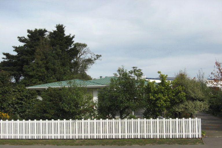 Photo of property in 71 Racecourse Road, Sockburn, Christchurch, 8042