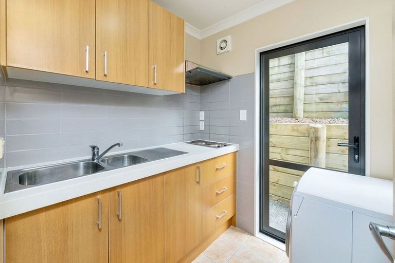 Photo of property in 2/890 East Coast Road, Northcross, Auckland, 0630