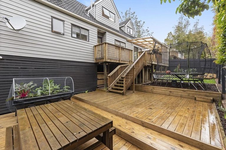 Photo of property in 1/117 Daffodil Street, Titirangi, Auckland, 0604