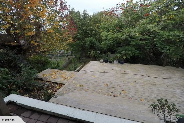 Photo of property in 32 Peter Terrace, Castor Bay, Auckland, 0620