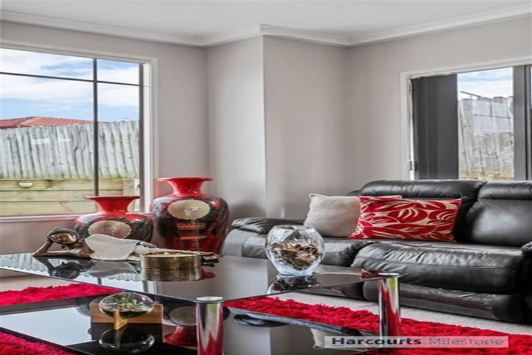 Photo of property in 14 Ebanjane Way, Clendon Park, Auckland, 2103