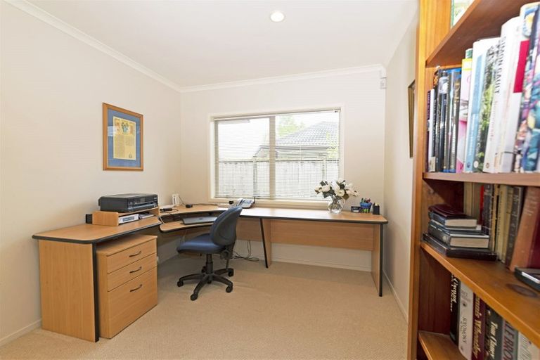 Photo of property in 26 Hillwell Drive, Henderson, Auckland, 0612