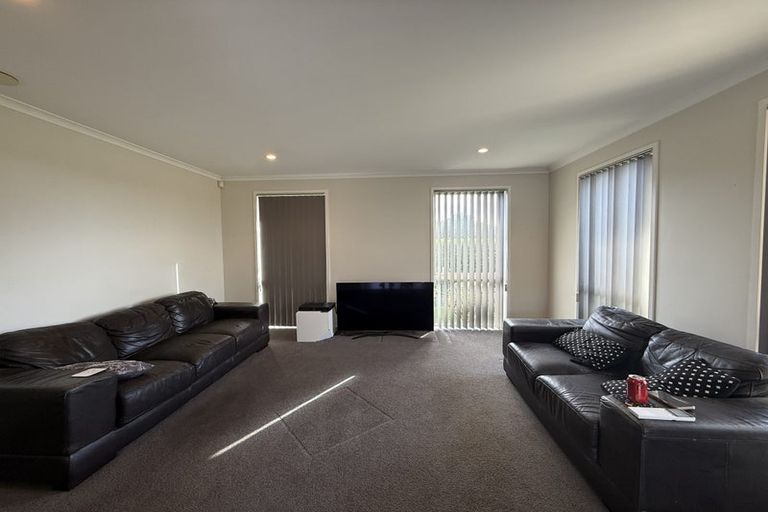Photo of property in 97 Rushgreen Avenue, Pahurehure, Papakura, 2113