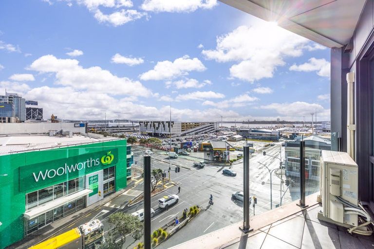 Photo of property in 6 Lancelot Road, Orewa, 0931