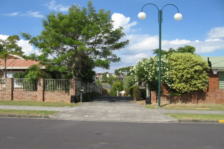 Photo of property in 9 Vermeer Place, West Harbour, Auckland, 0618