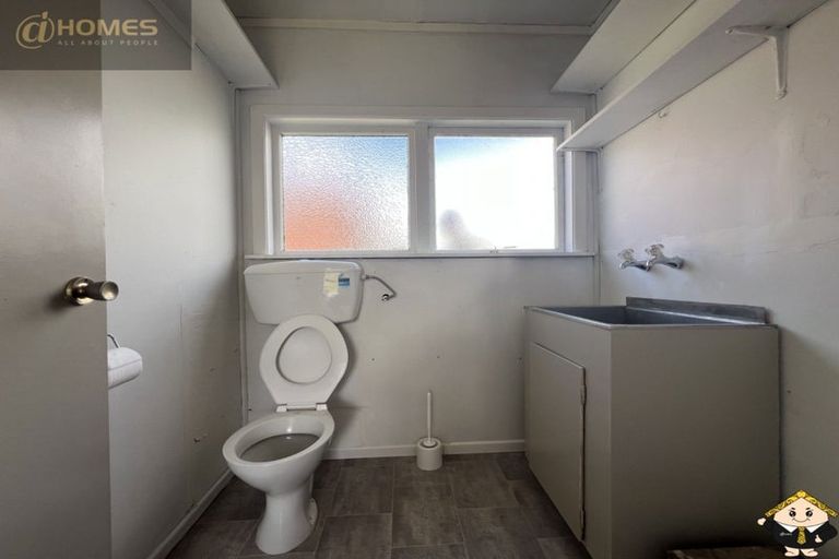 Photo of property in 84 Roberts Road, Te Atatu South, Auckland, 0610