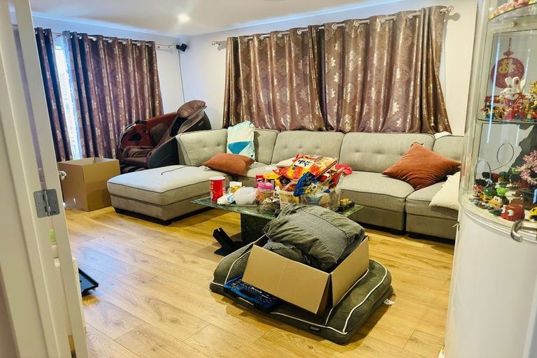 Photo of property in 56a Hutchinson Avenue, New Lynn, Auckland, 0600