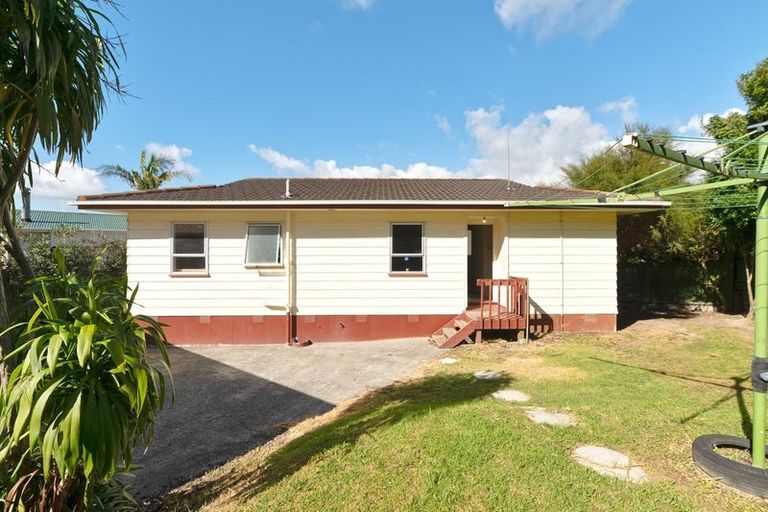Photo of property in 5 Edgware Road, West Harbour, Auckland, 0618
