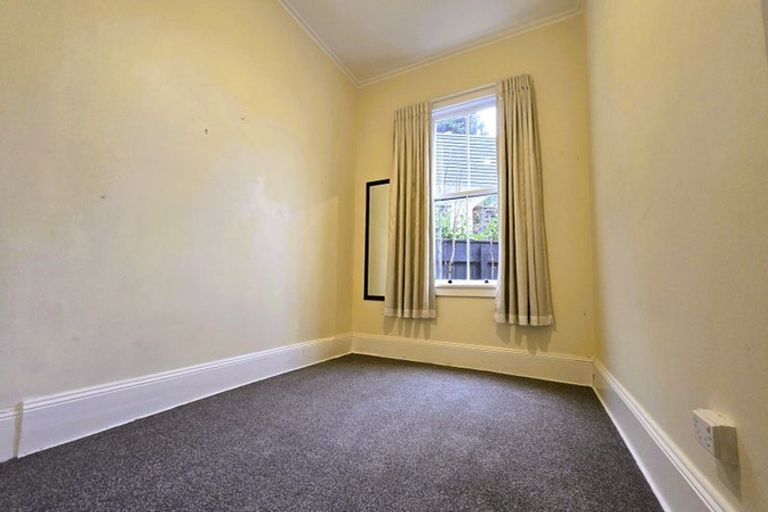 Photo of property in 127 Muritai Road, Eastbourne, Lower Hutt, 5013