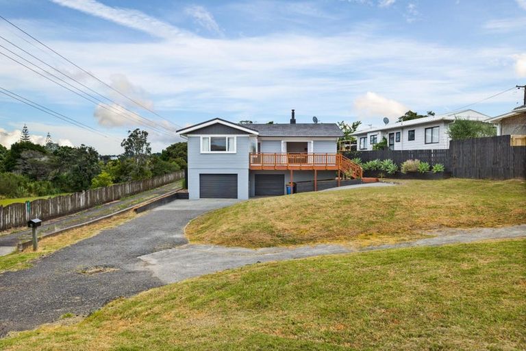 Photo of property in 15 Matipo Road, Te Atatu Peninsula, Auckland, 0610