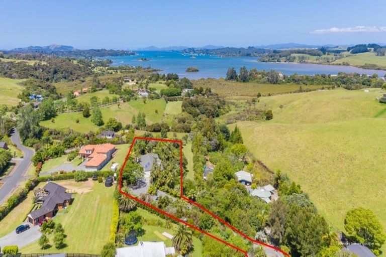 Photo of property in 33a Skudders Beach Road, Kerikeri, 0294