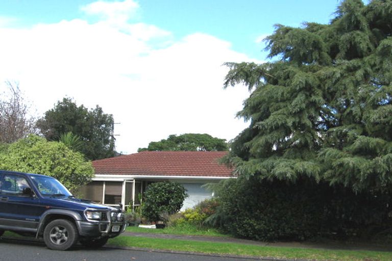 Photo of property in 2 Wells Road, Bucklands Beach, Auckland, 2012