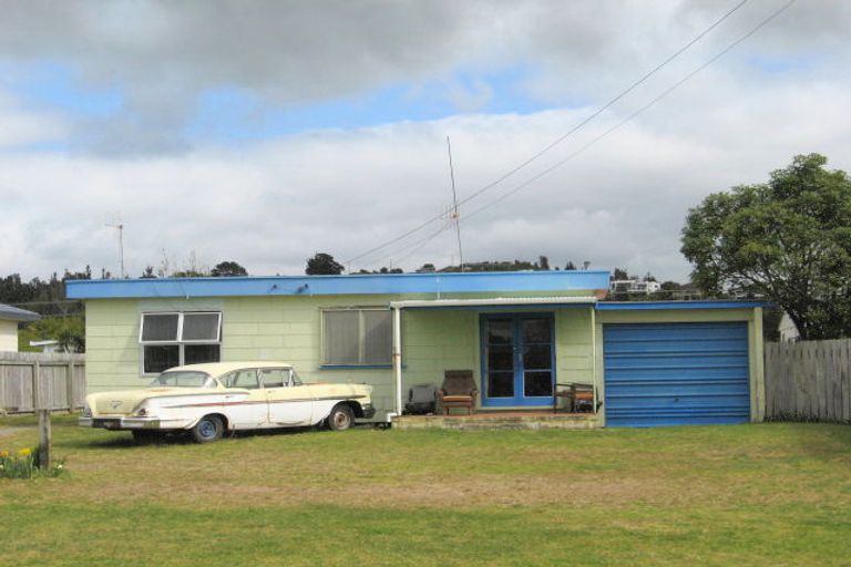 Photo of property in 207 Tui Road, Whangamata, 3620