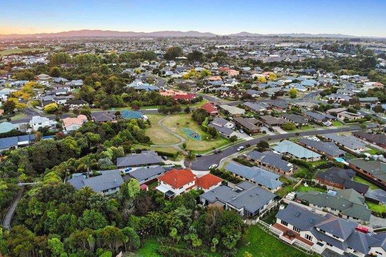 Photo of property in 17 Azure Place, Huntington, Hamilton, 3210