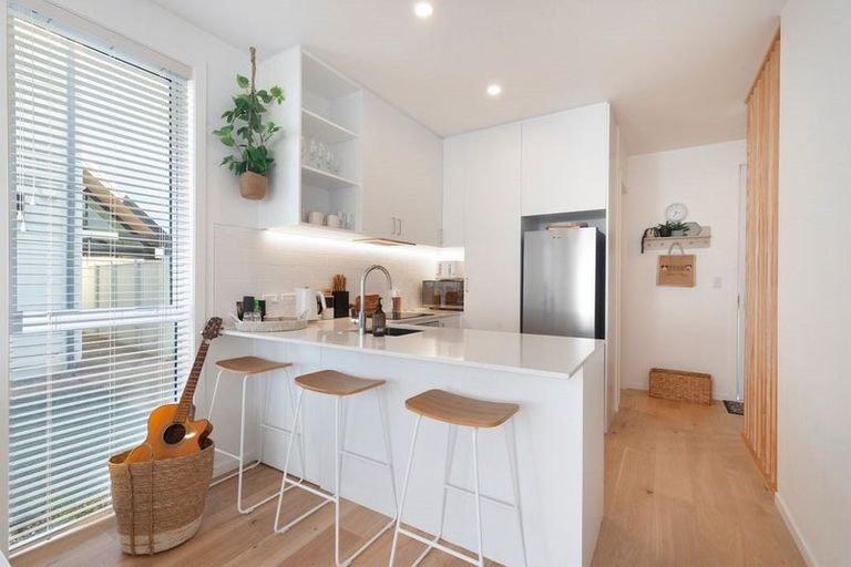 Photo of property in 4 Titoki Close, Matakana, 0985