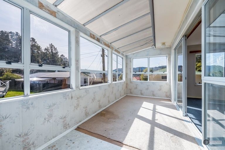 Photo of property in 2/22 Shackleton Grove, Stokes Valley, Lower Hutt, 5019