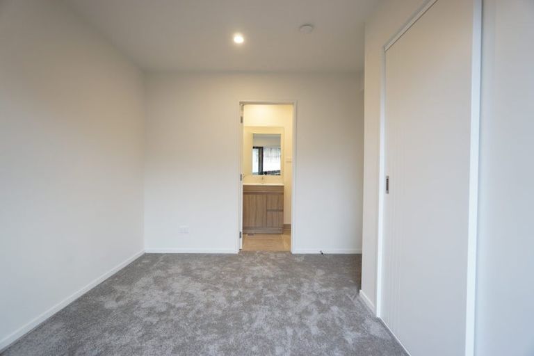 Photo of property in 3/26 Buscomb Avenue, Henderson, Auckland, 0610