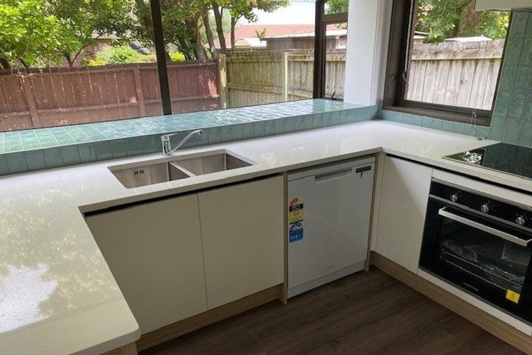 Photo of property in 2/12 Bradbury Road, Botany Downs, Auckland, 2010