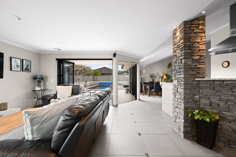 Photo of property in 21 Raddington Way, Huntington, Hamilton, 3210