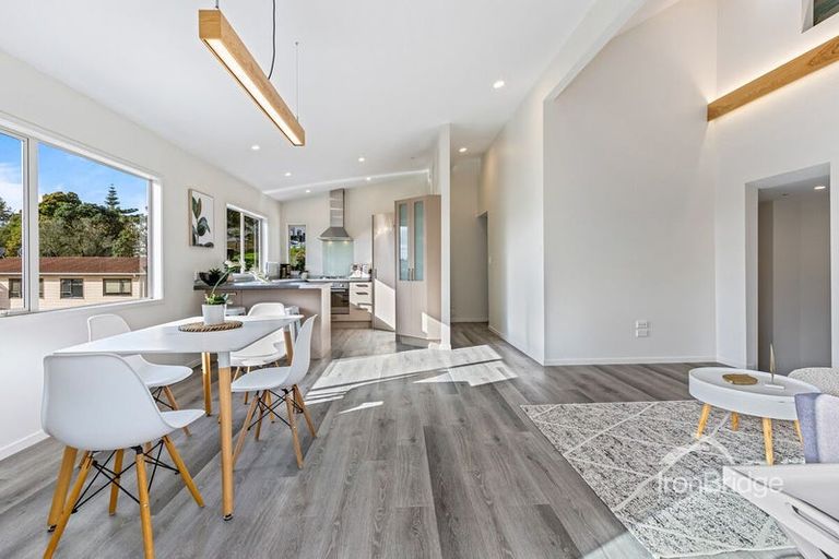 Photo of property in 10 Louise Place, Browns Bay, Auckland, 0630