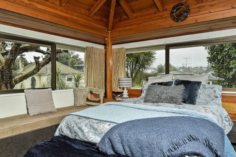 Photo of property in 34 Seacliffe Road, Hillsborough, Auckland, 1042