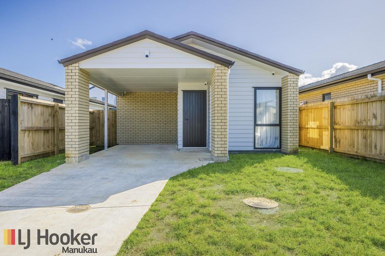 Photo of property in 15 Farmland Road, Papakura, 2110