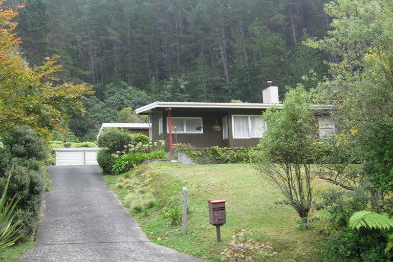 Photo of property in 42 Elmslie Road, Pinehaven, Upper Hutt, 5019
