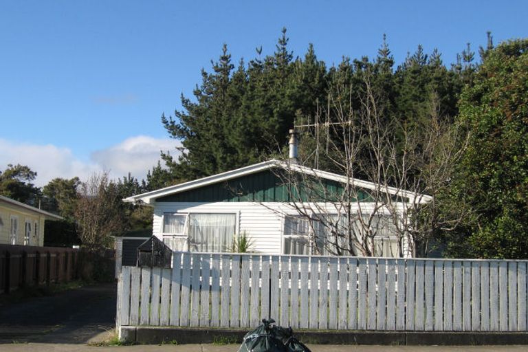 Photo of property in 20 Te Rauparaha Street, Otaki, 5512