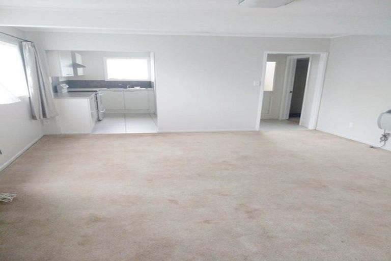 Photo of property in 20b Roberts Road, Te Atatu South, Auckland, 0610