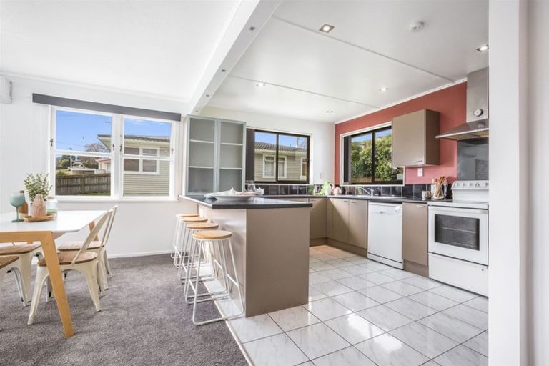Photo of property in 60 Bell Street, Tawa, Wellington, 5028